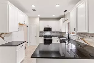 13102 Hunters Chase Dr, Austin, TX 78729 - Photo 11