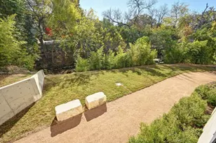 2209 S 1st St, Austin, TX 78704 - Photo 23