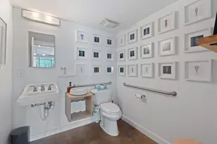 1601 E Cesar Chavez St, Austin, TX 78702 - Photo 17