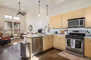 1601 E 5th St, Austin, TX 78702 - Photo 3