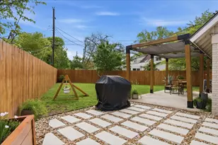 8001 Camden Dr, Austin, TX 78757 - Photo 25