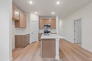 1012 Universal Dr, Hutto, TX 78634 - Photo 3