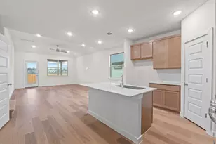 1012 Universal Dr, Hutto, TX 78634 - Photo 9
