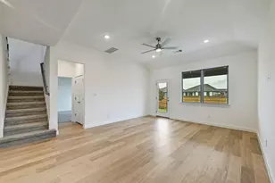 1012 Universal Dr, Hutto, TX 78634 - Photo 9