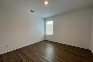211 Coventry Dr, Hutto, TX 78634 - Photo 5