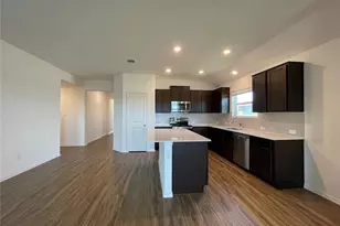 211 Coventry Dr, Hutto, TX 78634 - Photo 3