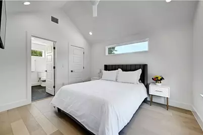 2405 E 11th Street #2, Austin, TX 78702 - Photo 15