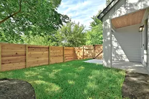 2405 E 11th St, Austin, TX 78702 - Photo 7