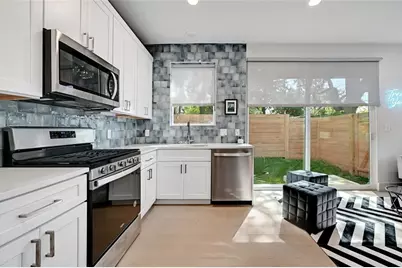 2405 E 11th Street #2, Austin, TX 78702 - Photo 3