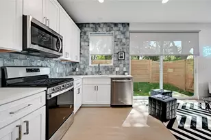 2405 E 11th St, Austin, TX 78702 - Photo 3