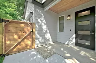 2405 E 11th St, Austin, TX 78702 - Photo 5