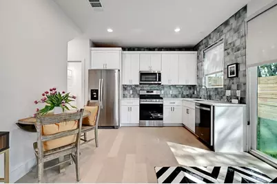 2405 E 11th Street #2, Austin, TX 78702 - Photo 11