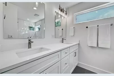 2405 E 11th Street #2, Austin, TX 78702 - Photo 21