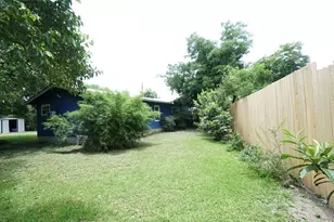 1808 Wildrose Dr, Austin, TX 78721 - Photo 23