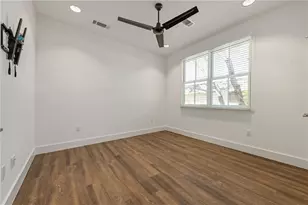 408 W 38 1/2 St, Austin, TX 78705 - Photo 19