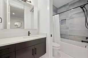 2104 E 2nd St, Austin, TX 78702 - Photo 25