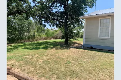 105 Tom Tom, Smithville, TX 78957 - Photo 11