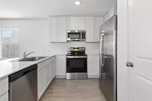 539 Commander Abbott Dr, Jarrell, TX 76537 - Photo 5