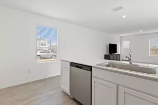 539 Commander Abbott Dr, Jarrell, TX 76537 - Photo 7