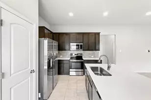 308 Black Opal Dr, Jarrell, TX 76537 - Photo 13