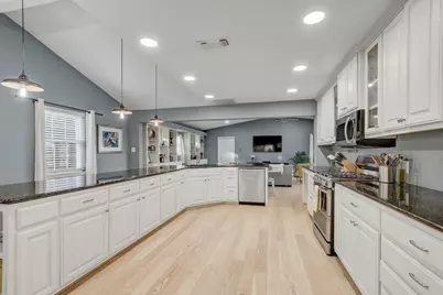 2104 W 10th Street, Austin, TX 78703 - Photo 9