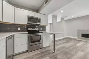 935 La Posada Dr, Austin, TX 78752 - Photo 9