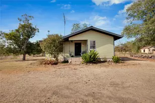 1607 E 4th St, Taylor, TX 76574 - Photo 25