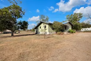 1607 E 4th St, Taylor, TX 76574 - Photo 25