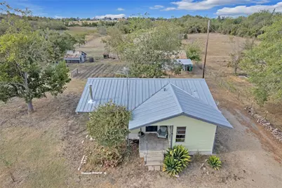 1607 E 4th Street, Taylor, TX 76574 - Photo 3