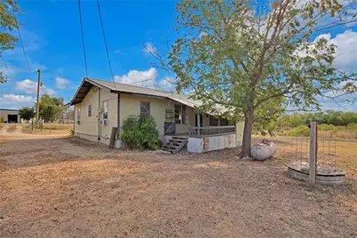 1607 E 4th Street, Taylor, TX 76574 - Photo 27