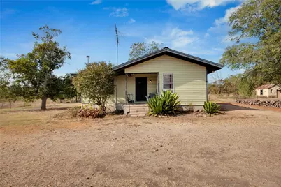 1607 E 4th Street, Taylor, TX 76574 - Photo 21