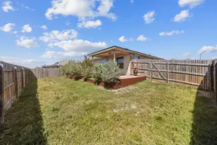 101 Plata Ln, Jarrell, TX 76537 - Photo 27