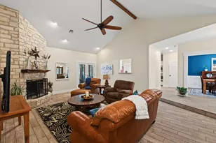 502 S Lariat Cir, Dripping Springs, TX 78620 - Photo 9