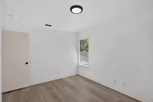 2703 Princeton Dr, Austin, TX 78741 - Photo 21