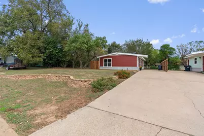 718 Hunter Drive, Rockdale, TX 76567 - Photo 3