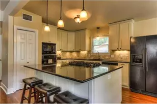 2111 W 10th St, Austin, TX 78703 - Photo 3