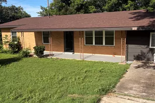 1012 N Water St, Burnet, TX 78611 - Photo 1