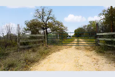 2124 Bugtussle Lane, Luling, TX 78648 - Photo 3