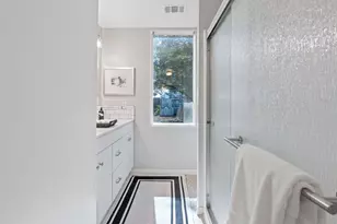 909 Hudgins St, Smithville, TX 78957 - Photo 13