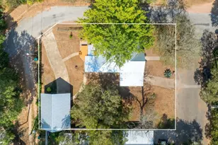 909 Hudgins St, Smithville, TX 78957 - Photo 35