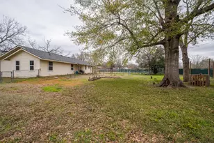 504 Marburger St, Smithville, TX 78957 - Photo 35