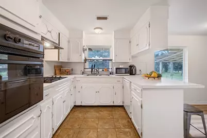 504 Marburger Street, Smithville, TX 78957 - Photo 9