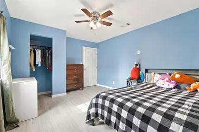 820 Los Milagros Drive, Del Valle, TX 78616 - Photo 15