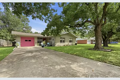 807 Campbell Street, Lockhart, TX 78644 - Photo 3