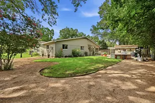 807 Campbell St, Lockhart, TX 78644 - Photo 31