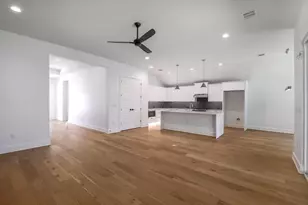 8302 Kromer St, Austin, TX 78757 - Photo 7