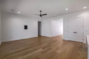 8302 Kromer St, Austin, TX 78757 - Photo 9