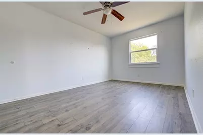 1306 E Saint Johns Avenue, Austin, TX 78752 - Photo 5