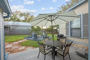 406 N Acorn St, Fredericksburg, TX 78624 - Photo 19