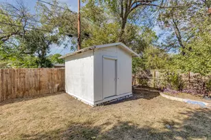 1118 Spur St, Austin, TX 78721 - Photo 17